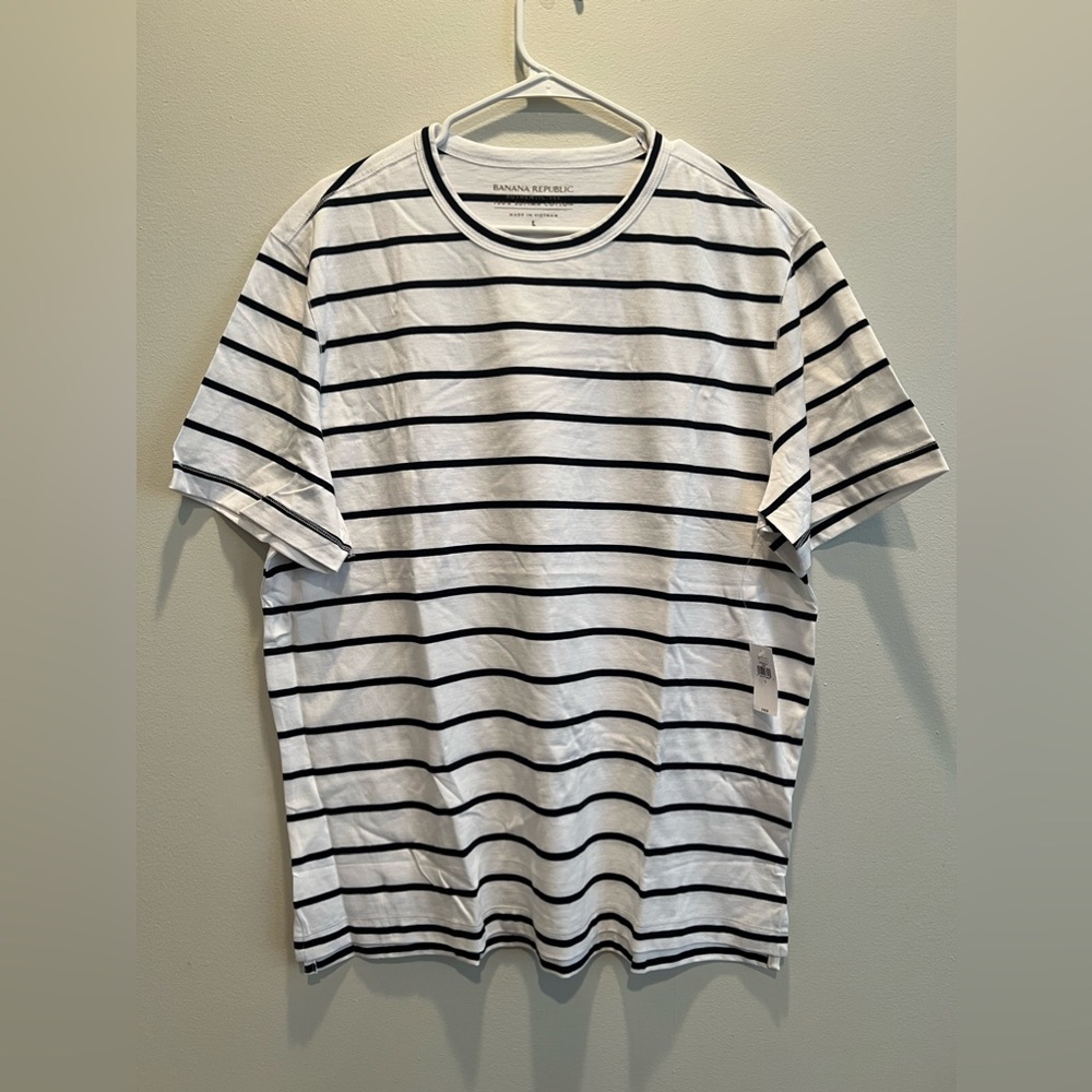 Banana Republic - Men’s Large Supima Cotton T Shirt - New with Tags!